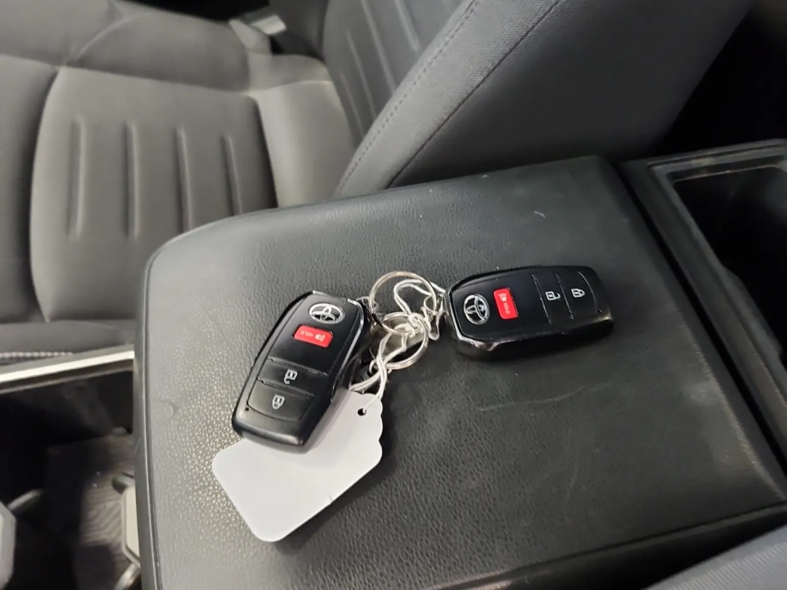 Keys/Fobs/Manual Photo
