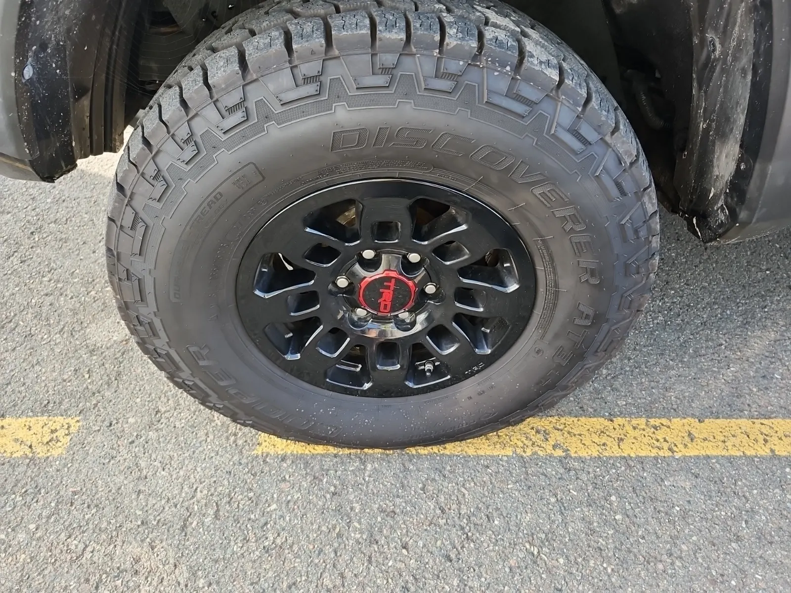 Front driver wheel/tire photo