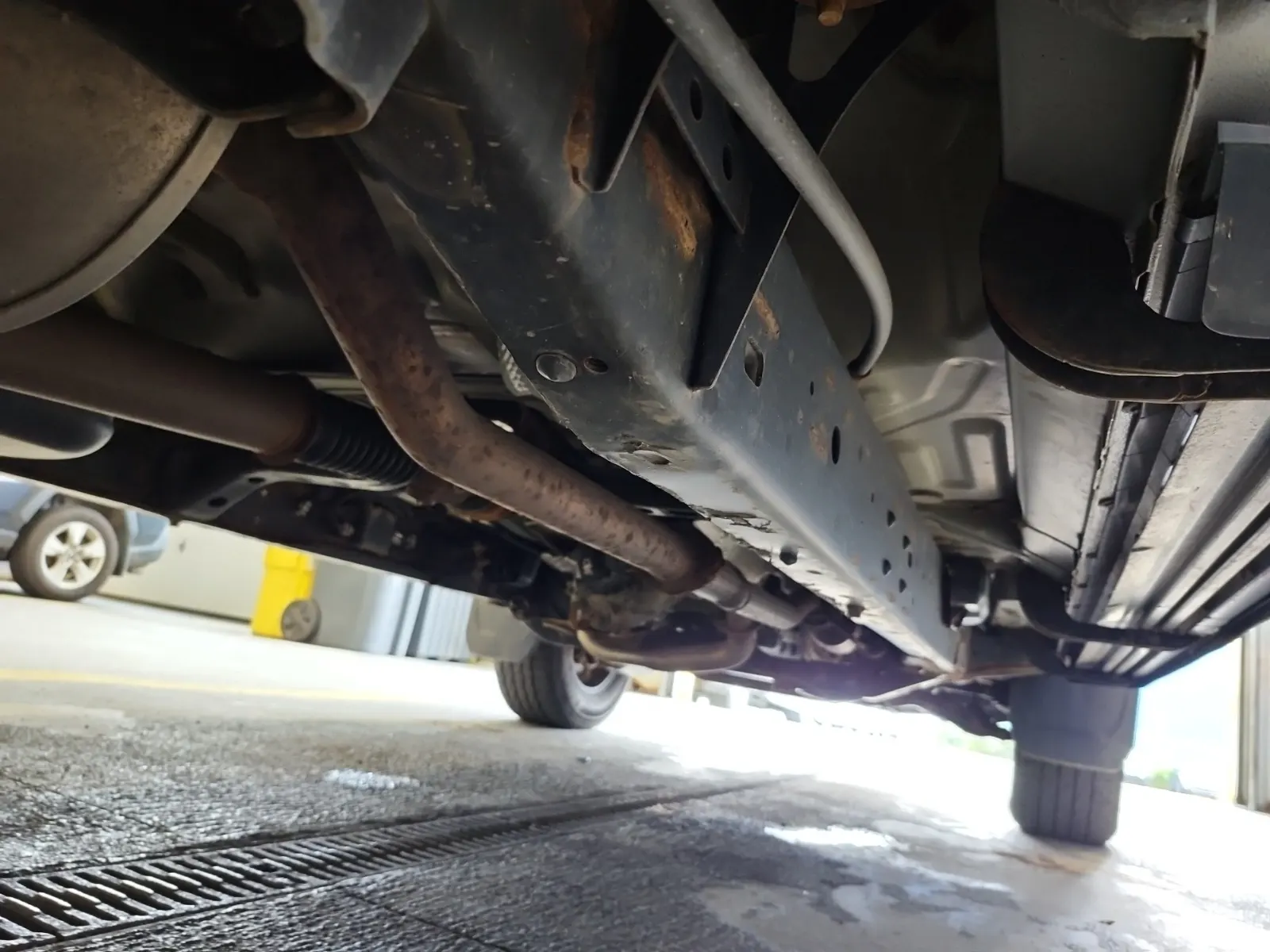 Undercarriage - Passenger Photo