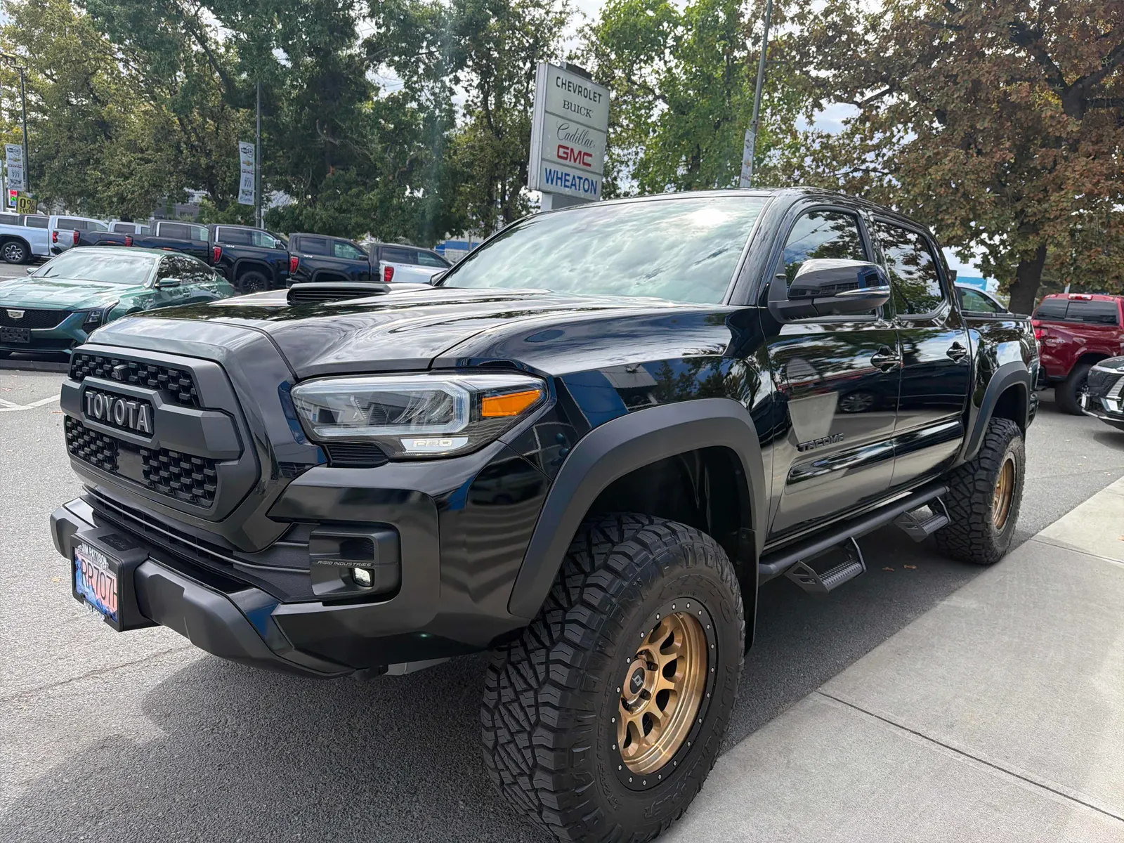 3/4 Front (Main image)