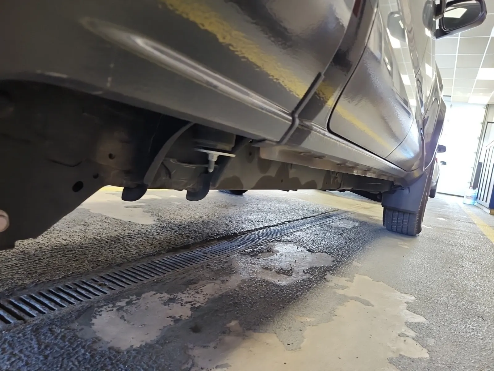 Undercarriage - Passenger Photo