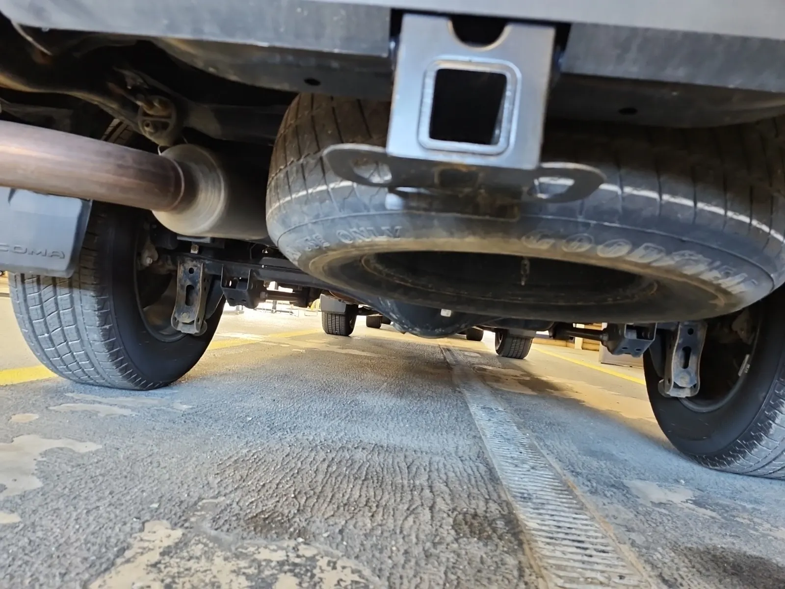 Undercarriage - Rear Photo