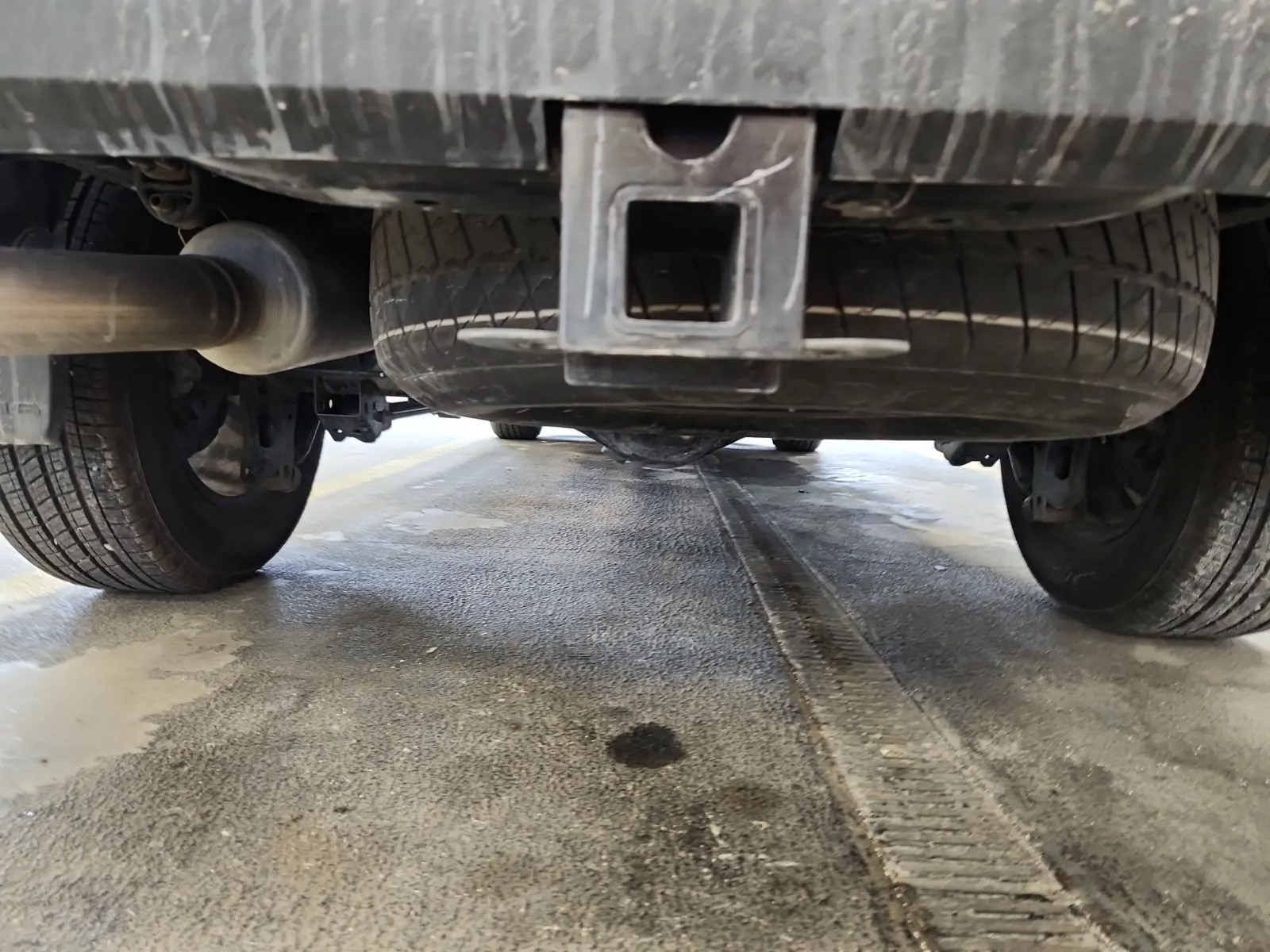 Undercarriage - Rear Photo