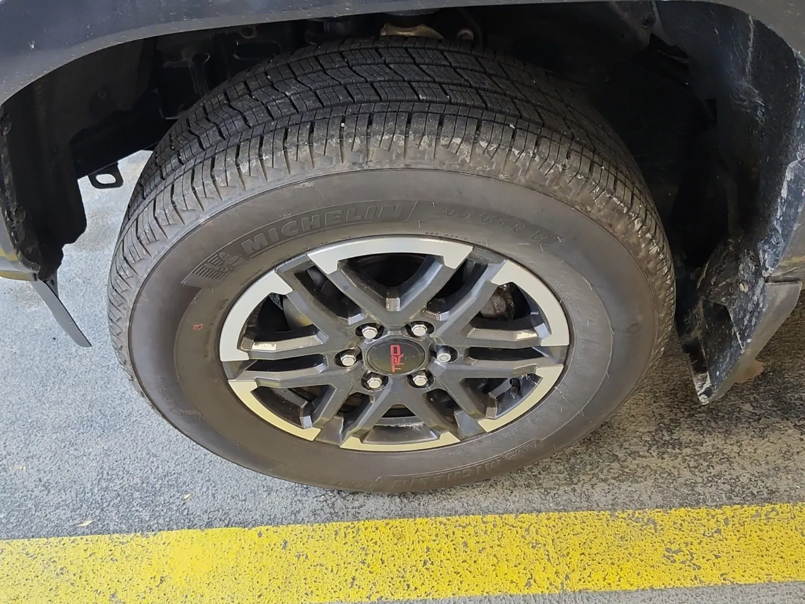 Front driver wheel/tire photo