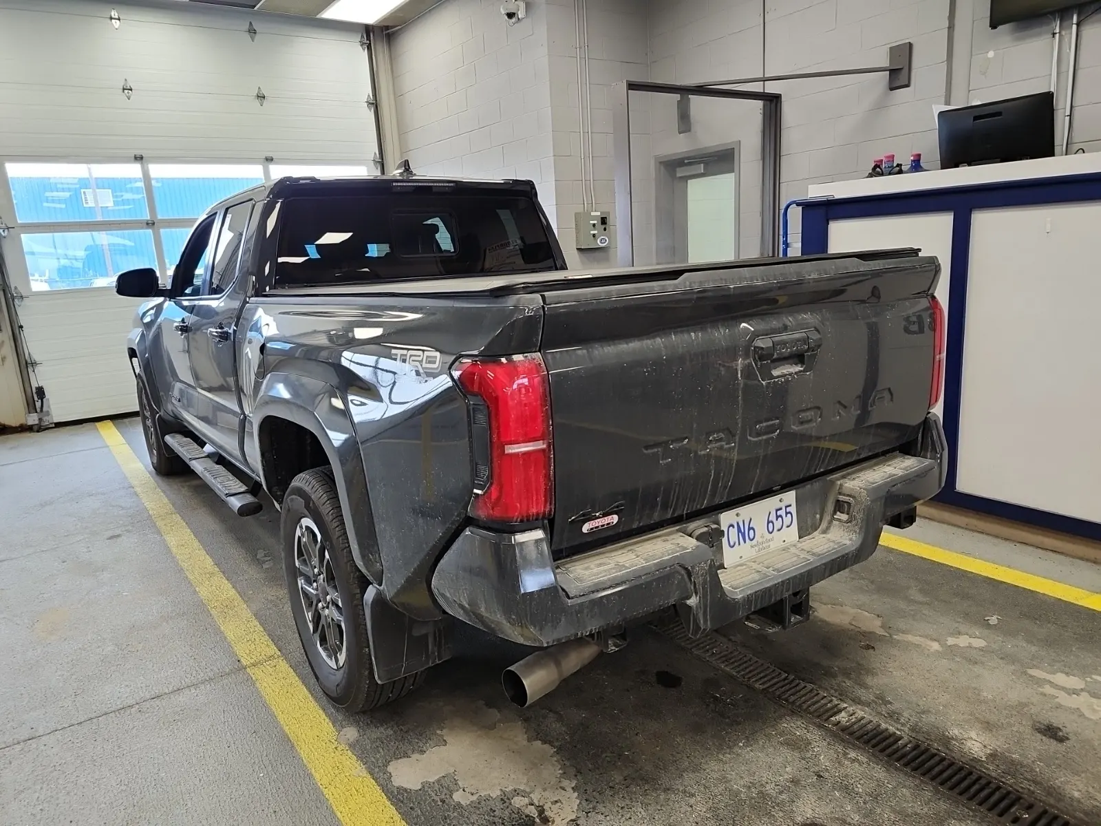 Driver Rear 3/4 Photo