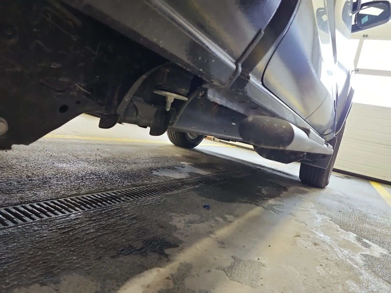 Undercarriage - Passenger Photo