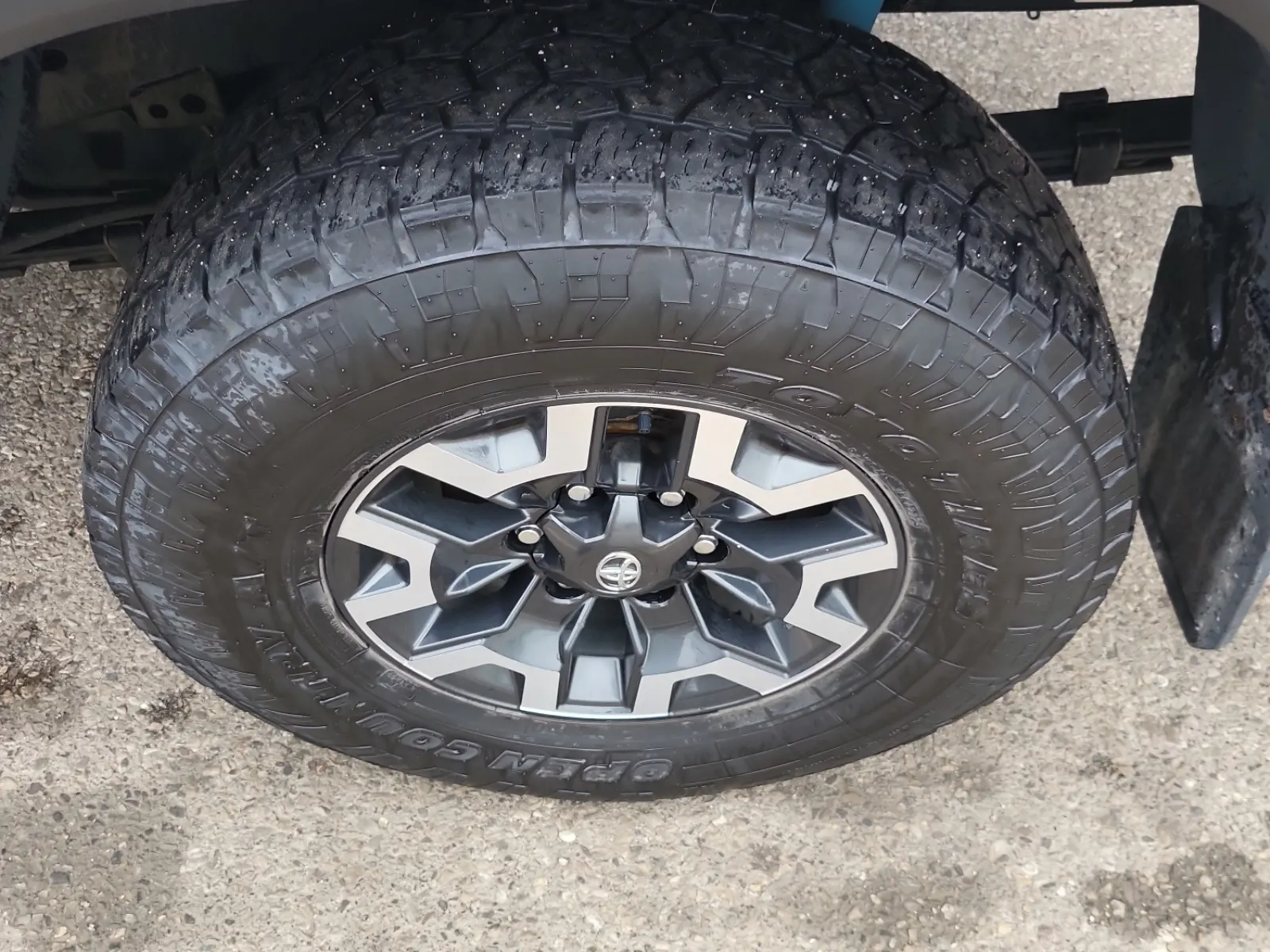 Left Rear Wheel/Tire Photo