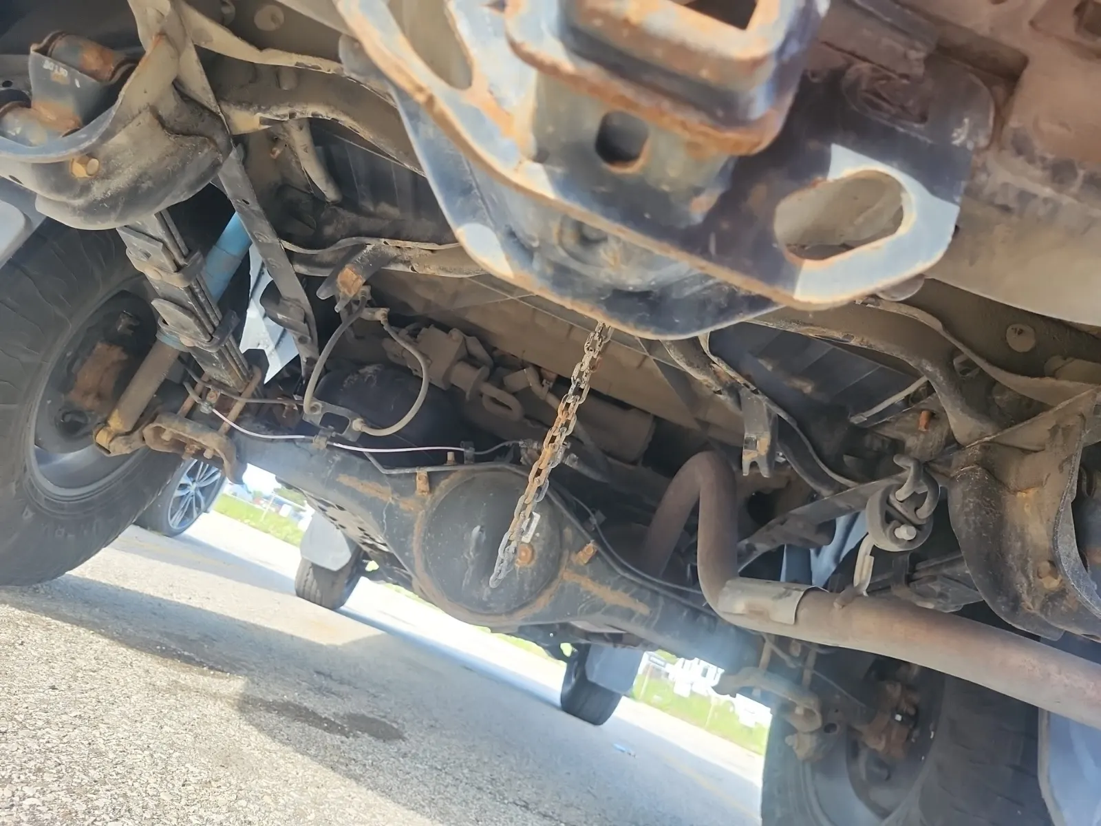Undercarriage - Rear Photo