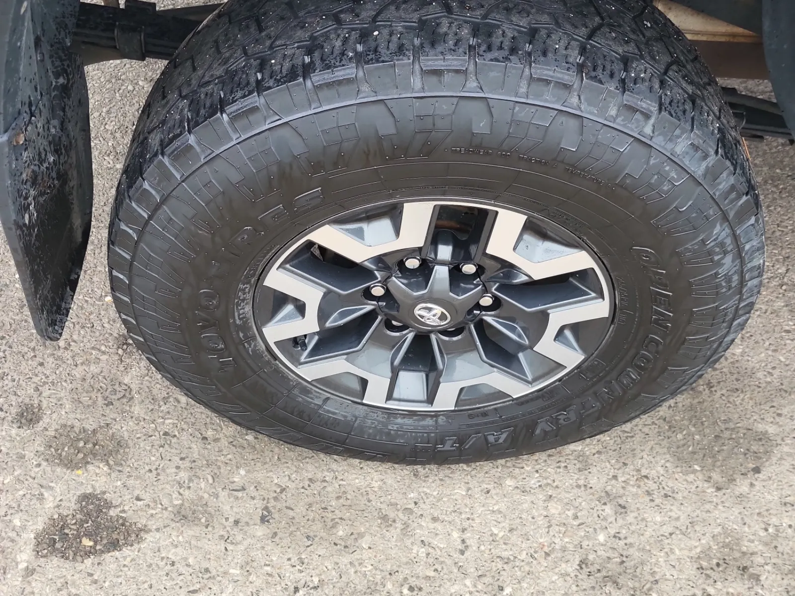 Right Rear Wheel/Tire Photo