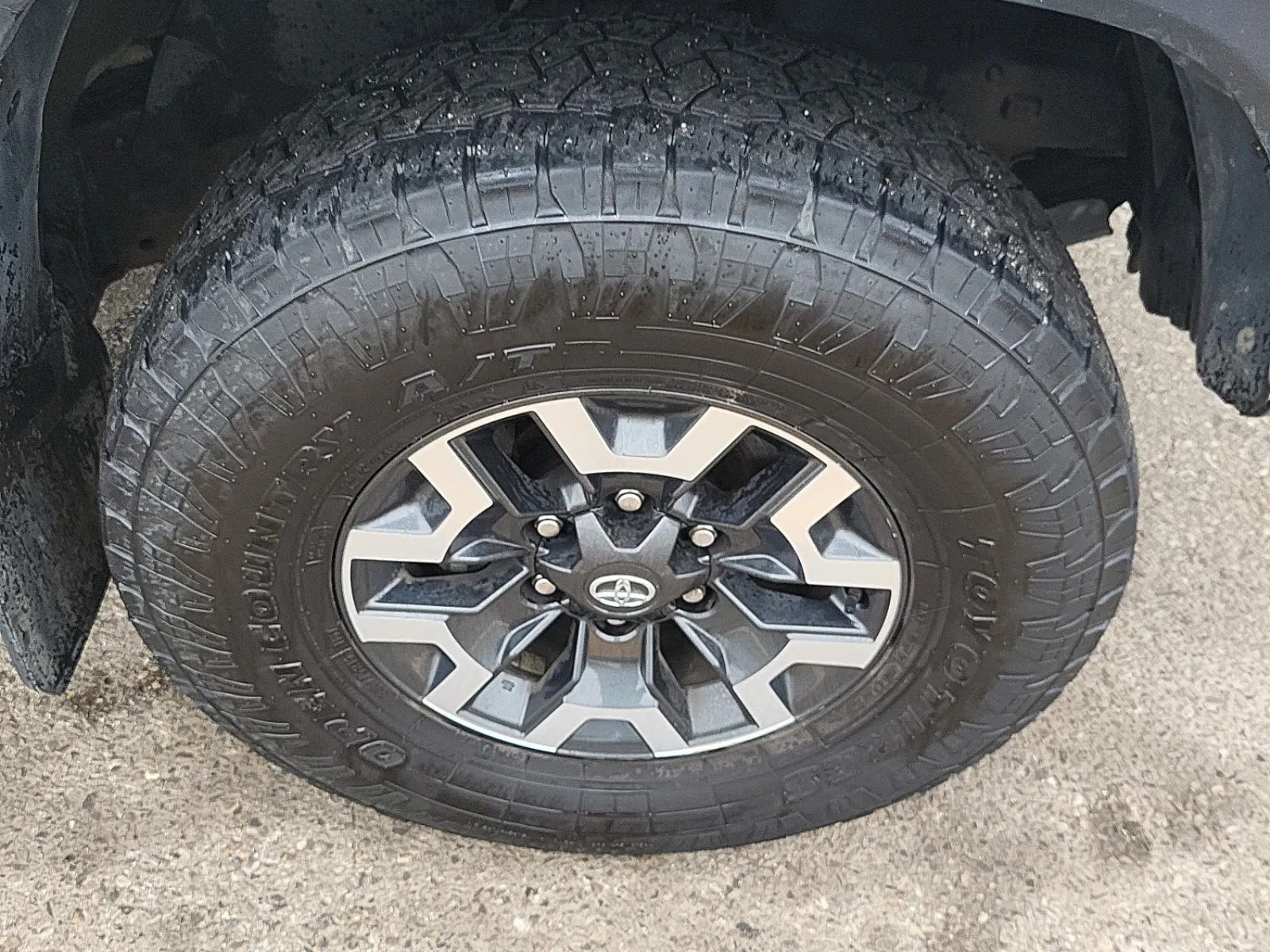 Right Front Wheel/Tire Photo