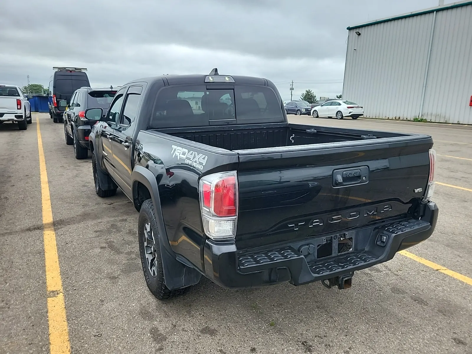 Driver Rear 3/4 Photo