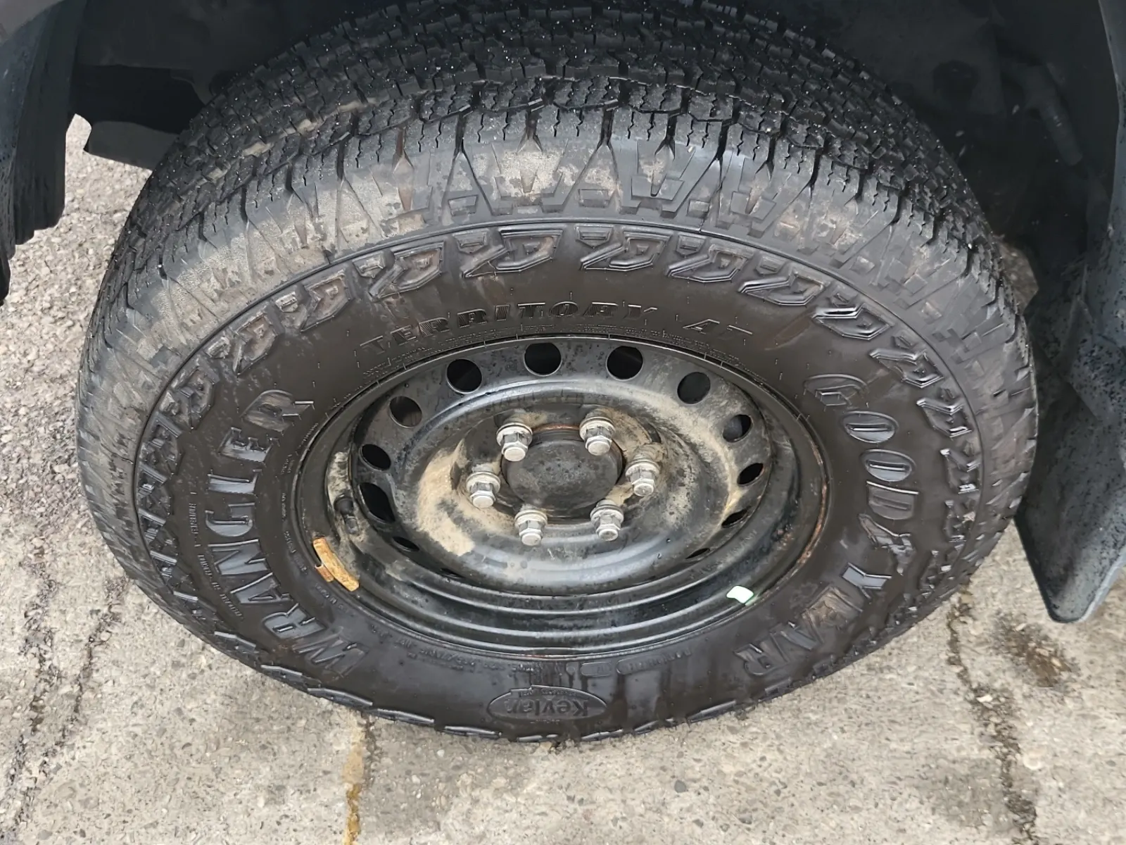 Front driver wheel/tire photo