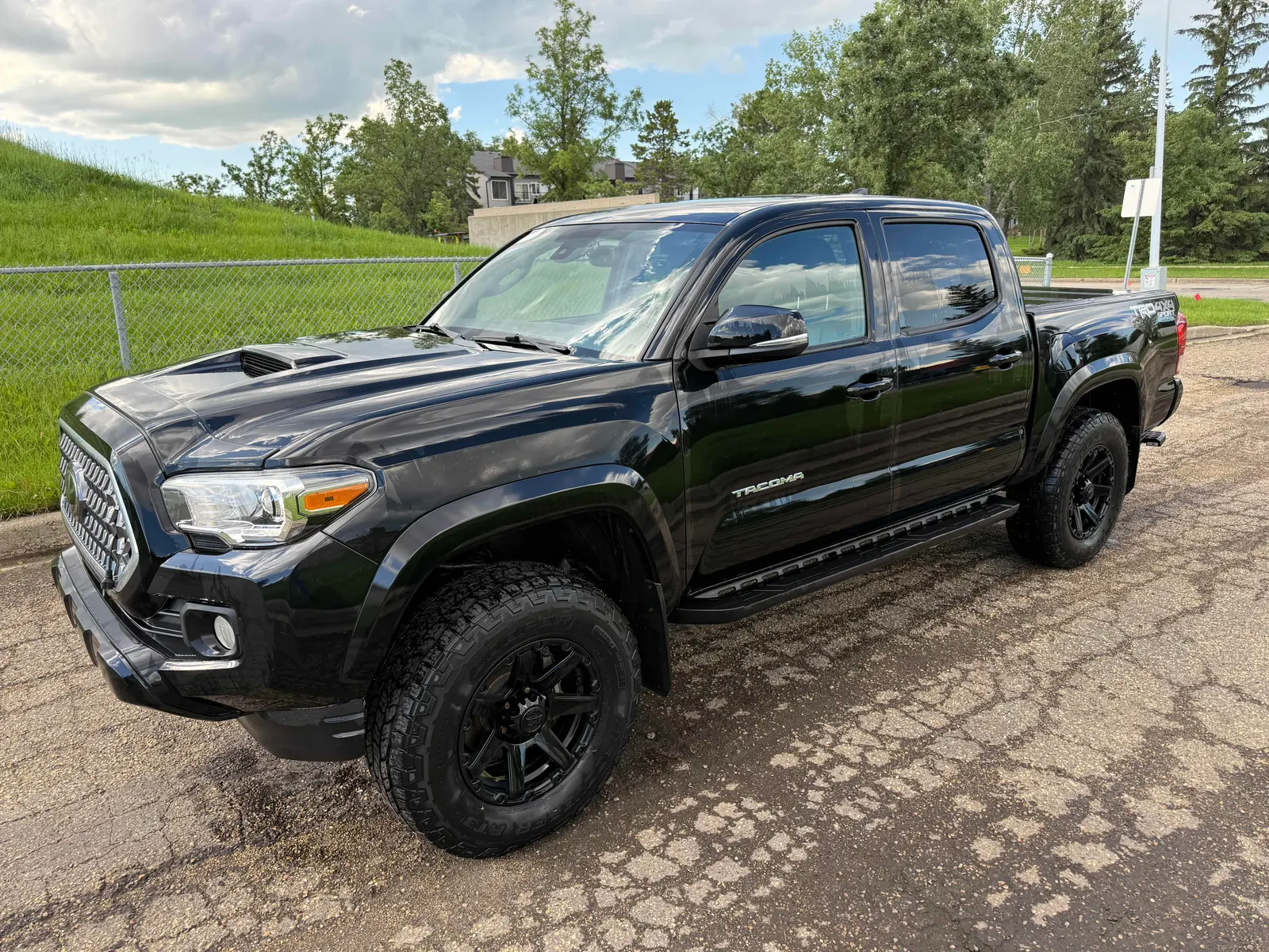 3/4 Front (Main image)