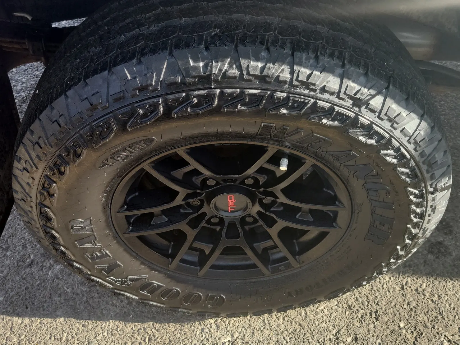 Right Rear Wheel/Tire Photo