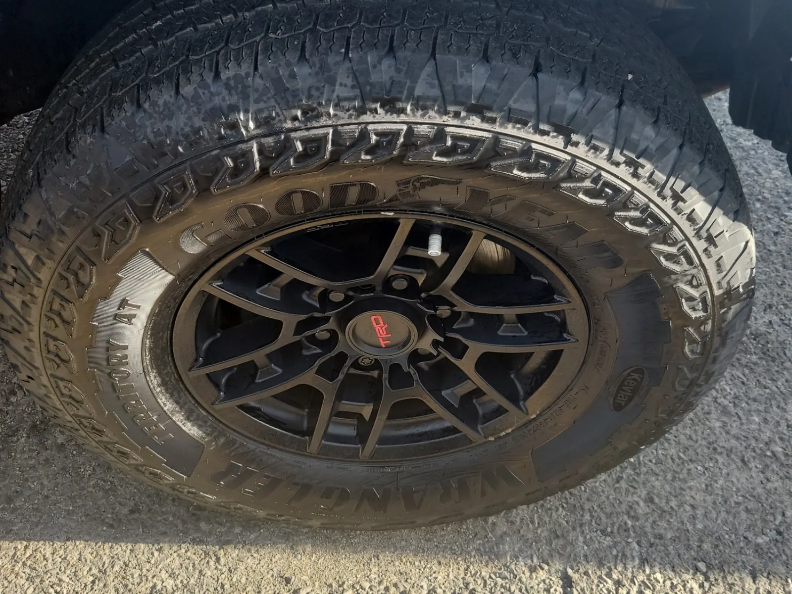 Right Front Wheel/Tire Photo