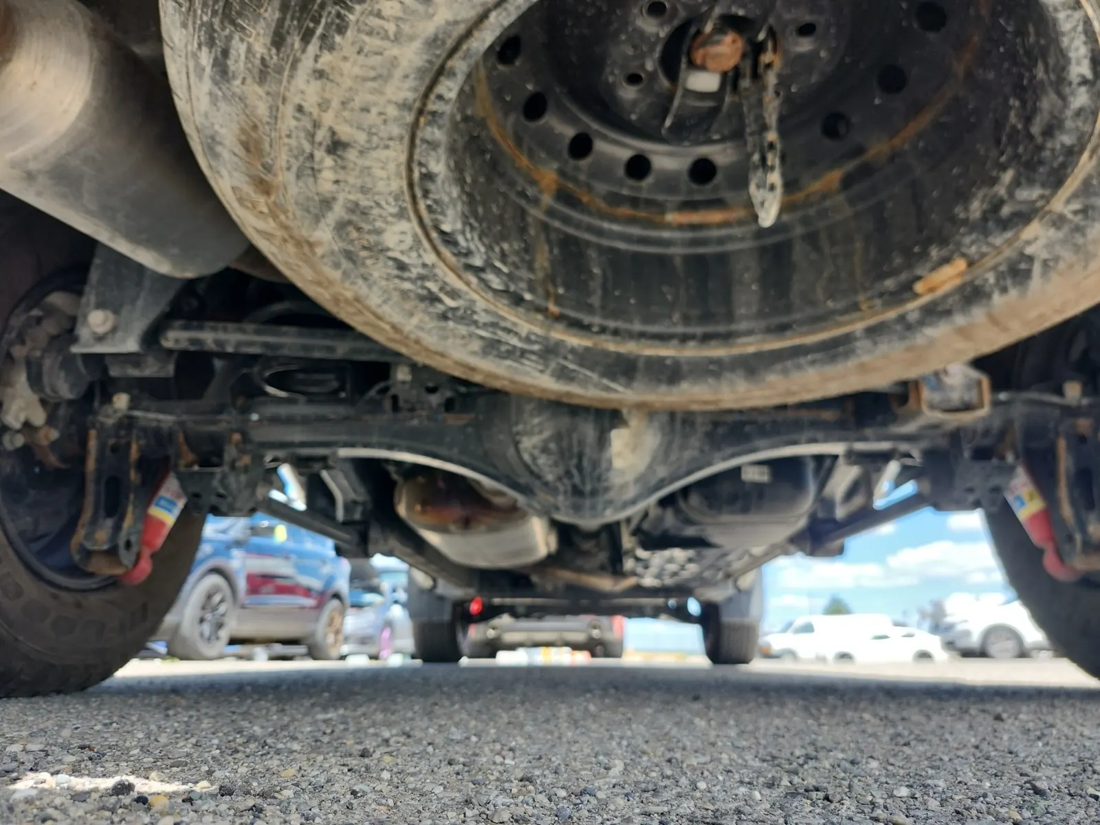 Undercarriage - Rear Photo