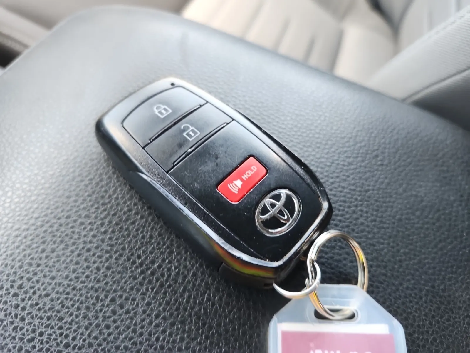 Keys/Fobs/Manual Photo