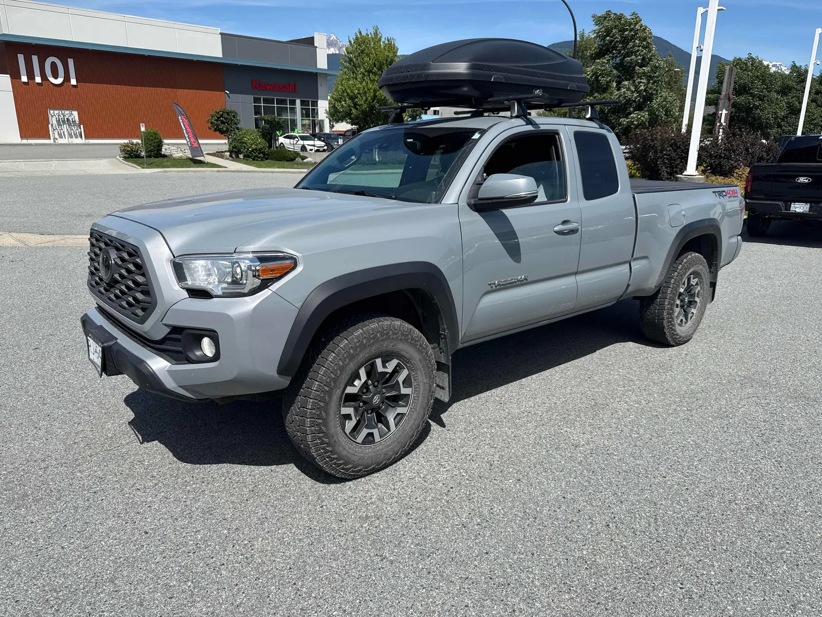 3/4 Front (Main image)