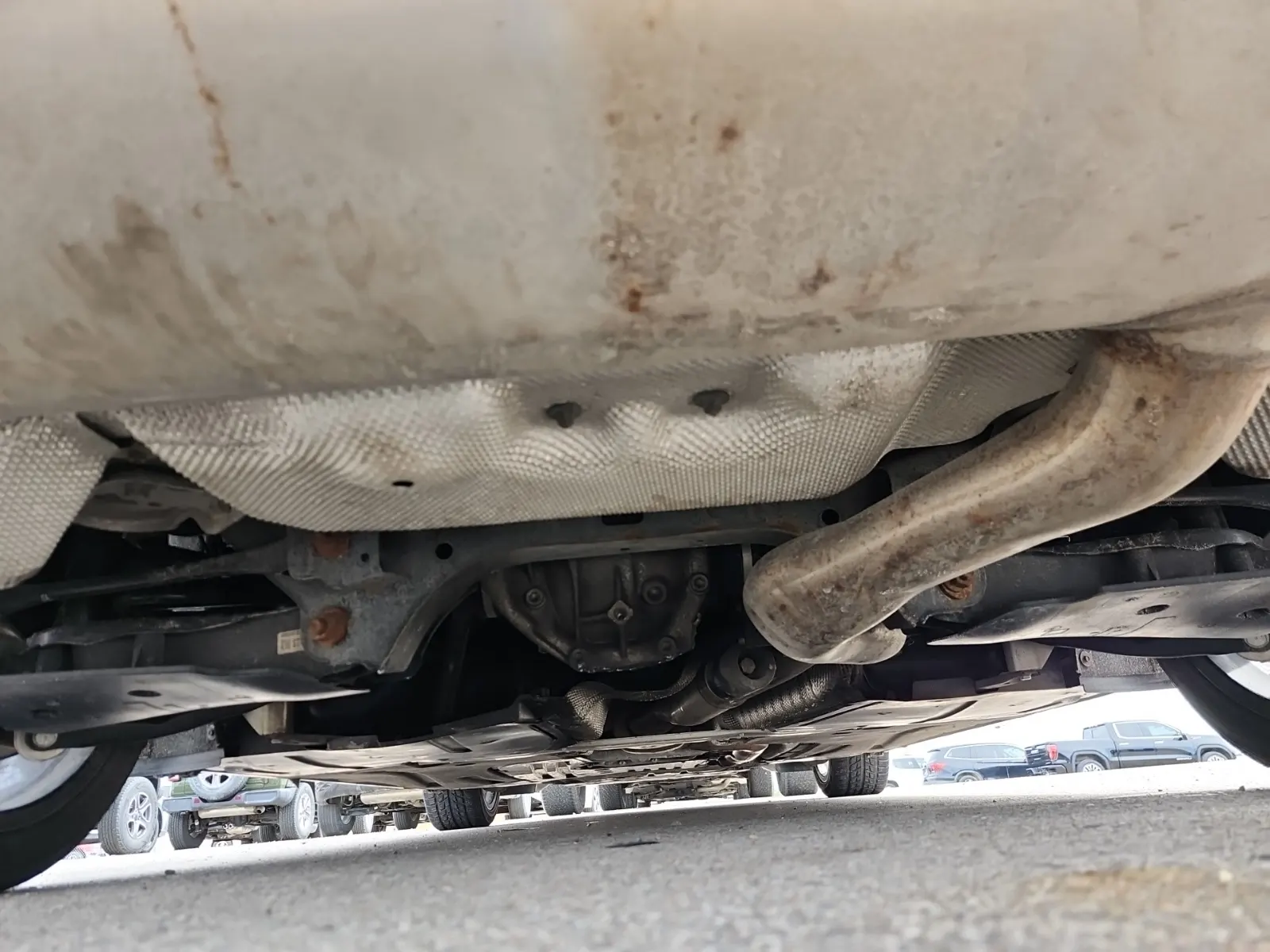 Undercarriage - Rear Photo