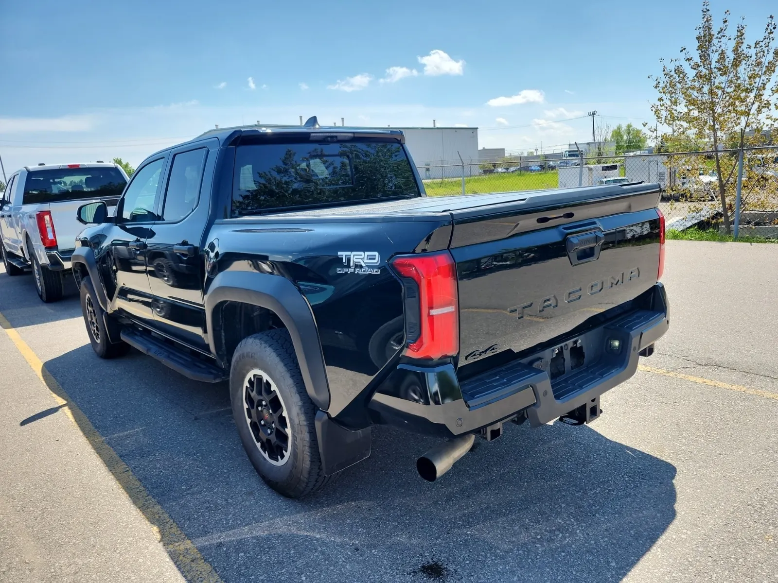 Driver Rear 3/4 Photo