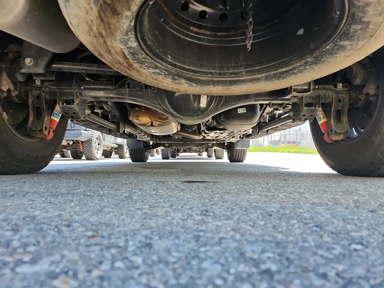 Undercarriage - Rear Photo