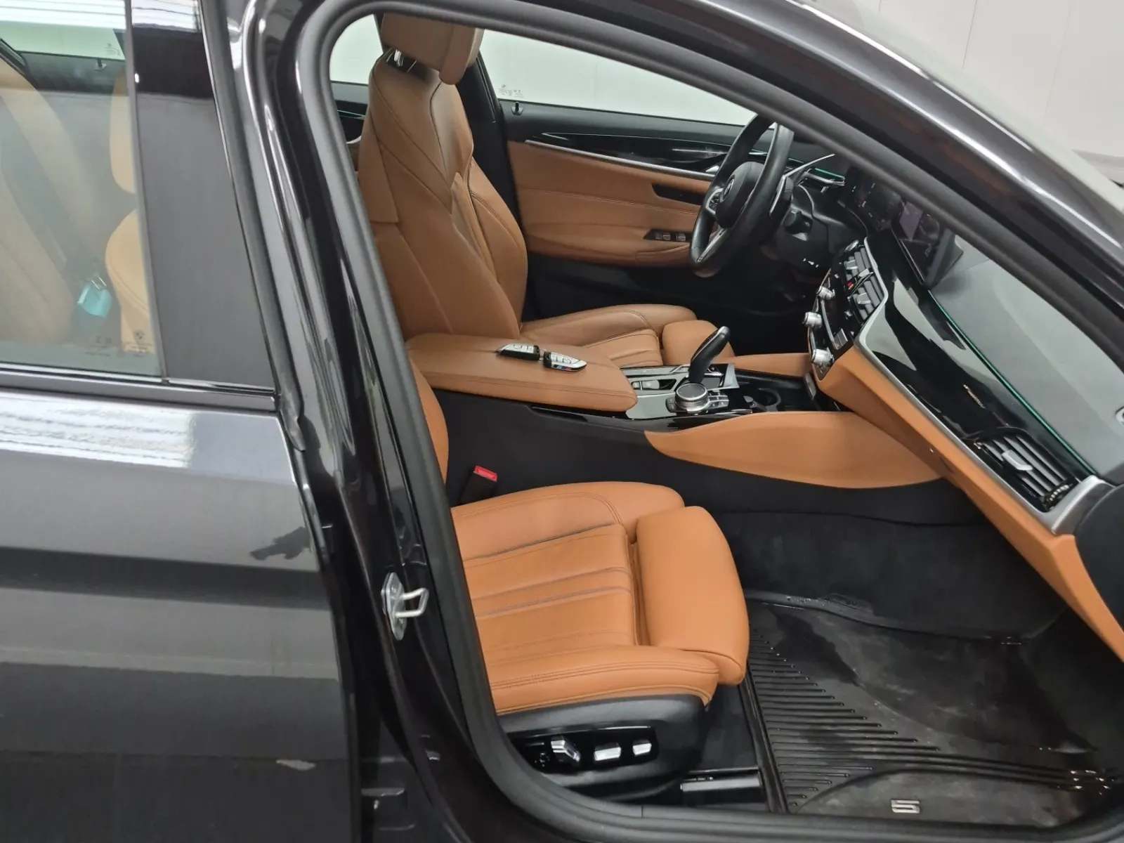 Right Side Interior Photo