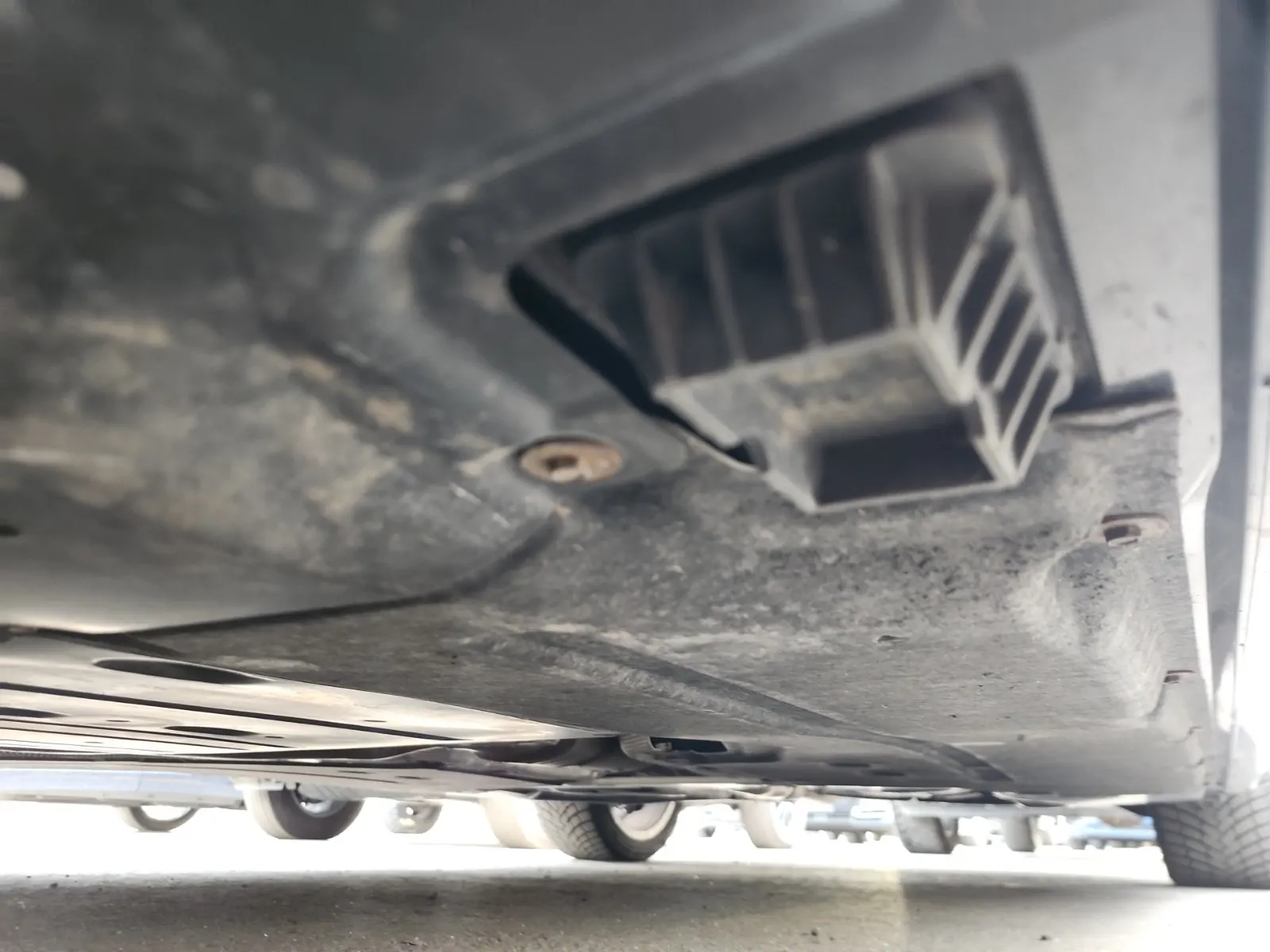 Undercarriage - Driver Photo
