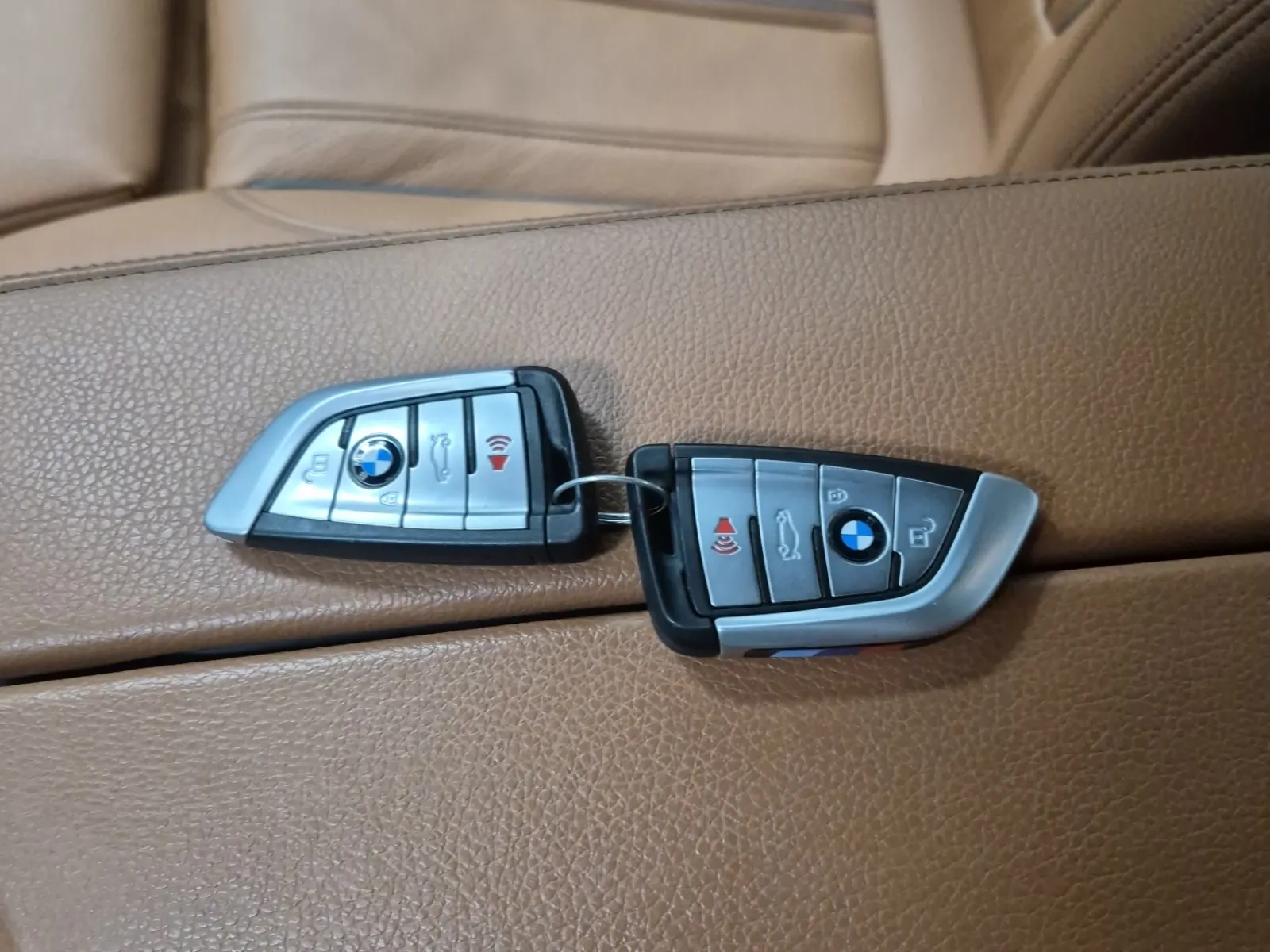 Keys/Fobs/Manual Photo