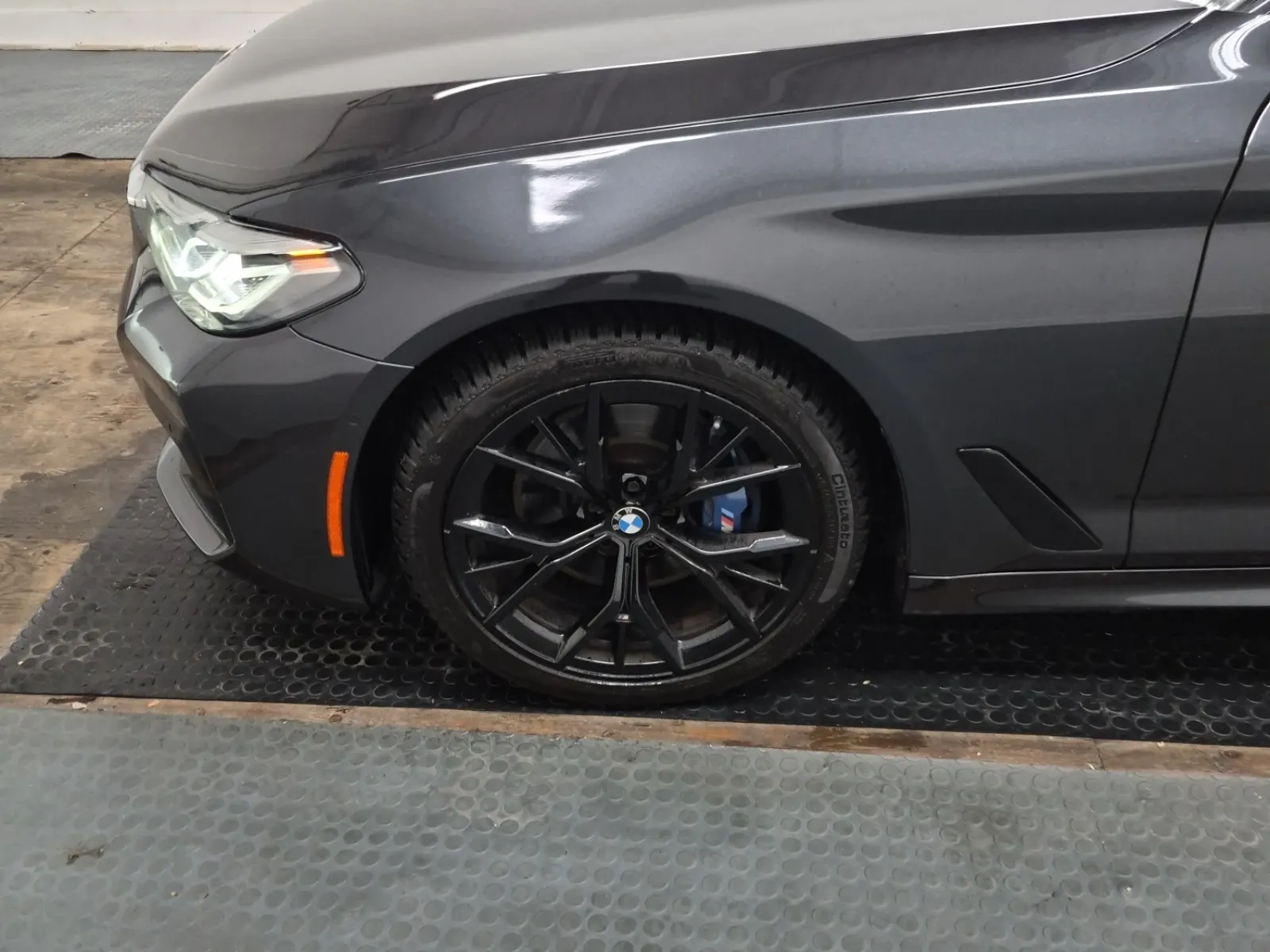 Front driver wheel/tire photo