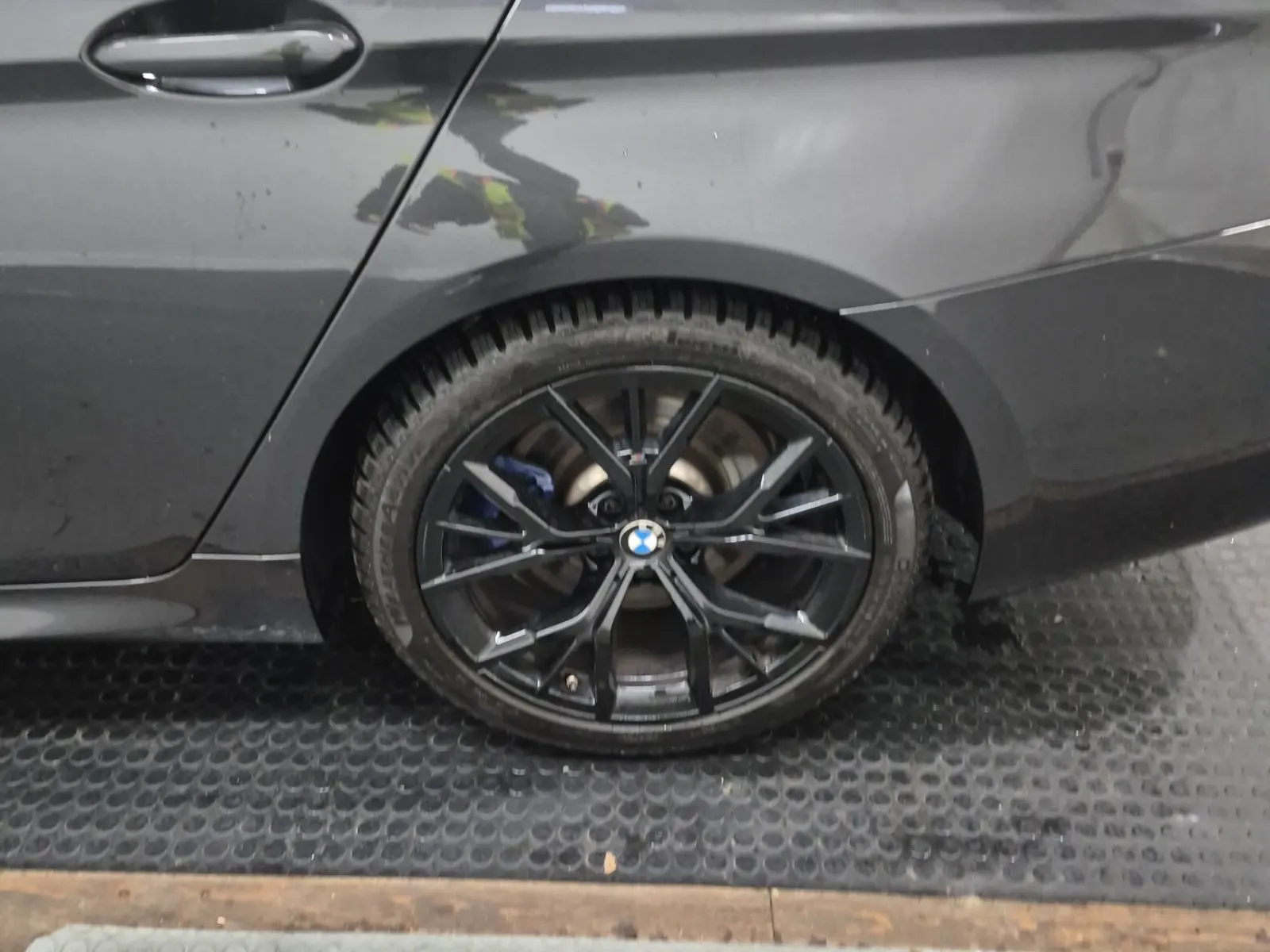 Left Rear Wheel/Tire Photo