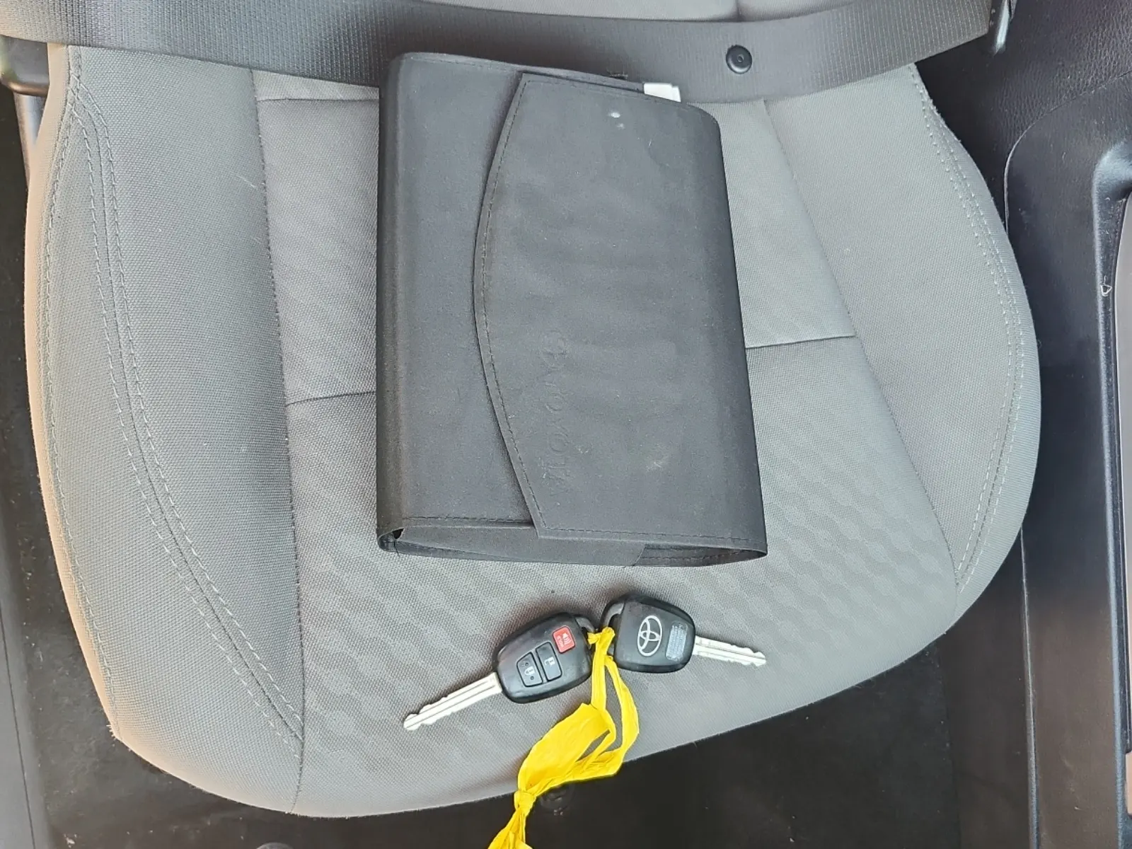 Keys/Fobs/Manual Photo