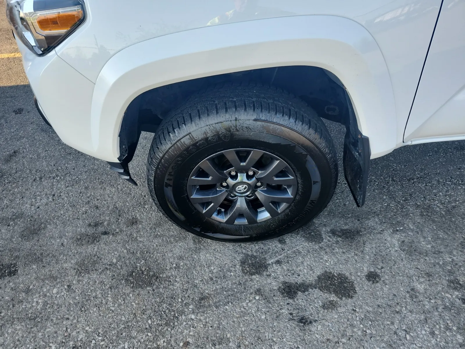 Front driver wheel/tire photo