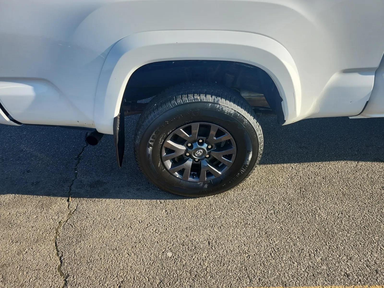 Right Rear Wheel/Tire Photo