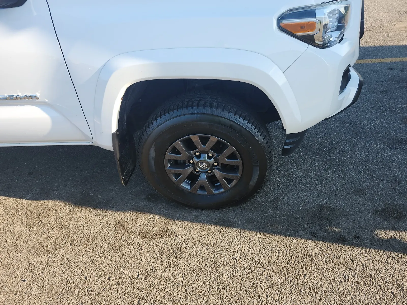 Right Front Wheel/Tire Photo