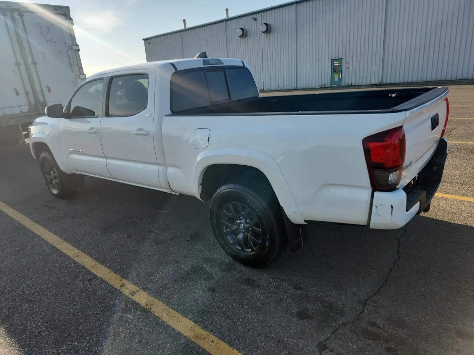Driver Rear 3/4 Photo