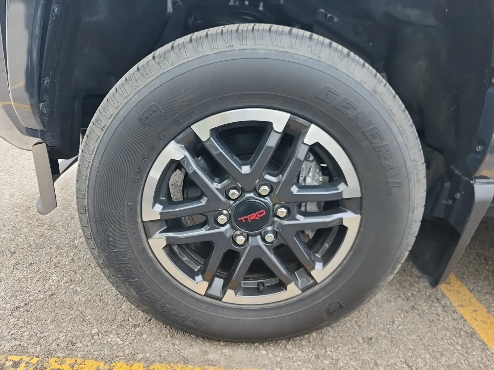 Front driver wheel/tire photo