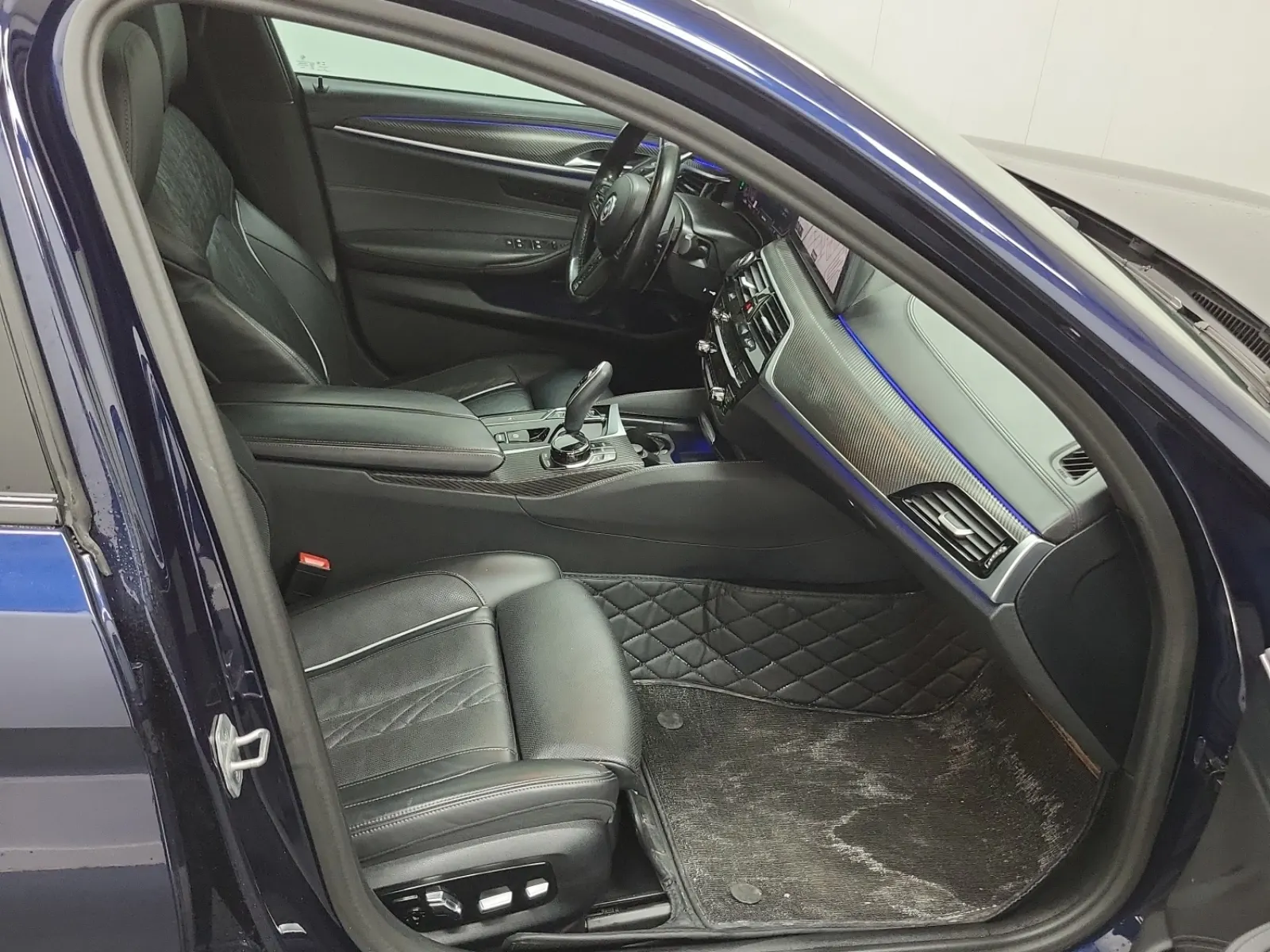 Right Side Interior Photo