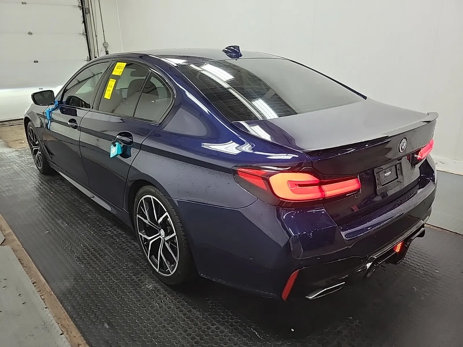 Driver Rear 3/4 Photo