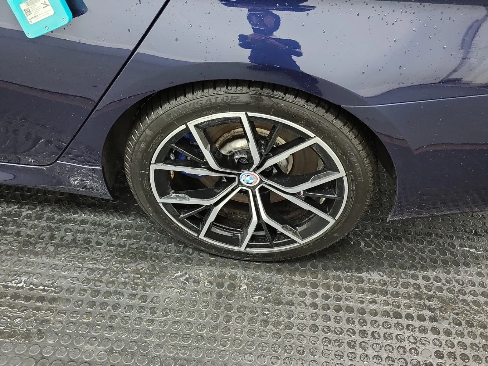 Left Rear Wheel/Tire Photo
