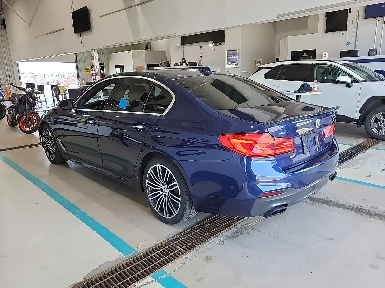 Driver Rear 3/4 Photo