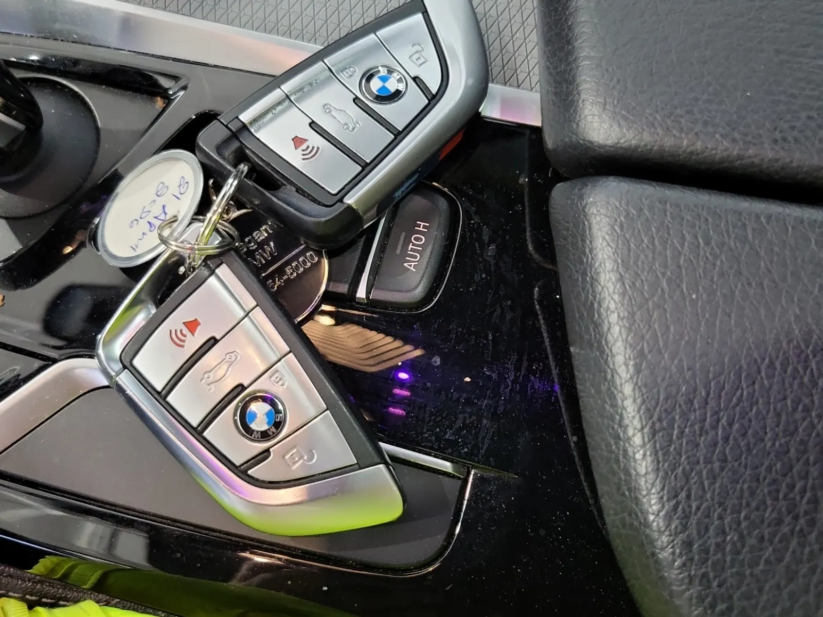 Keys/Fobs/Manual Photo