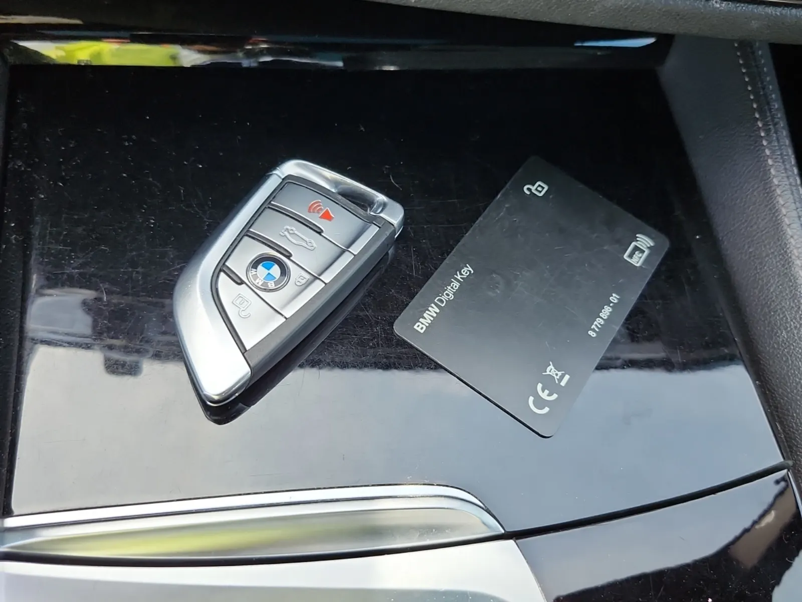 Keys/Fobs/Manual Photo