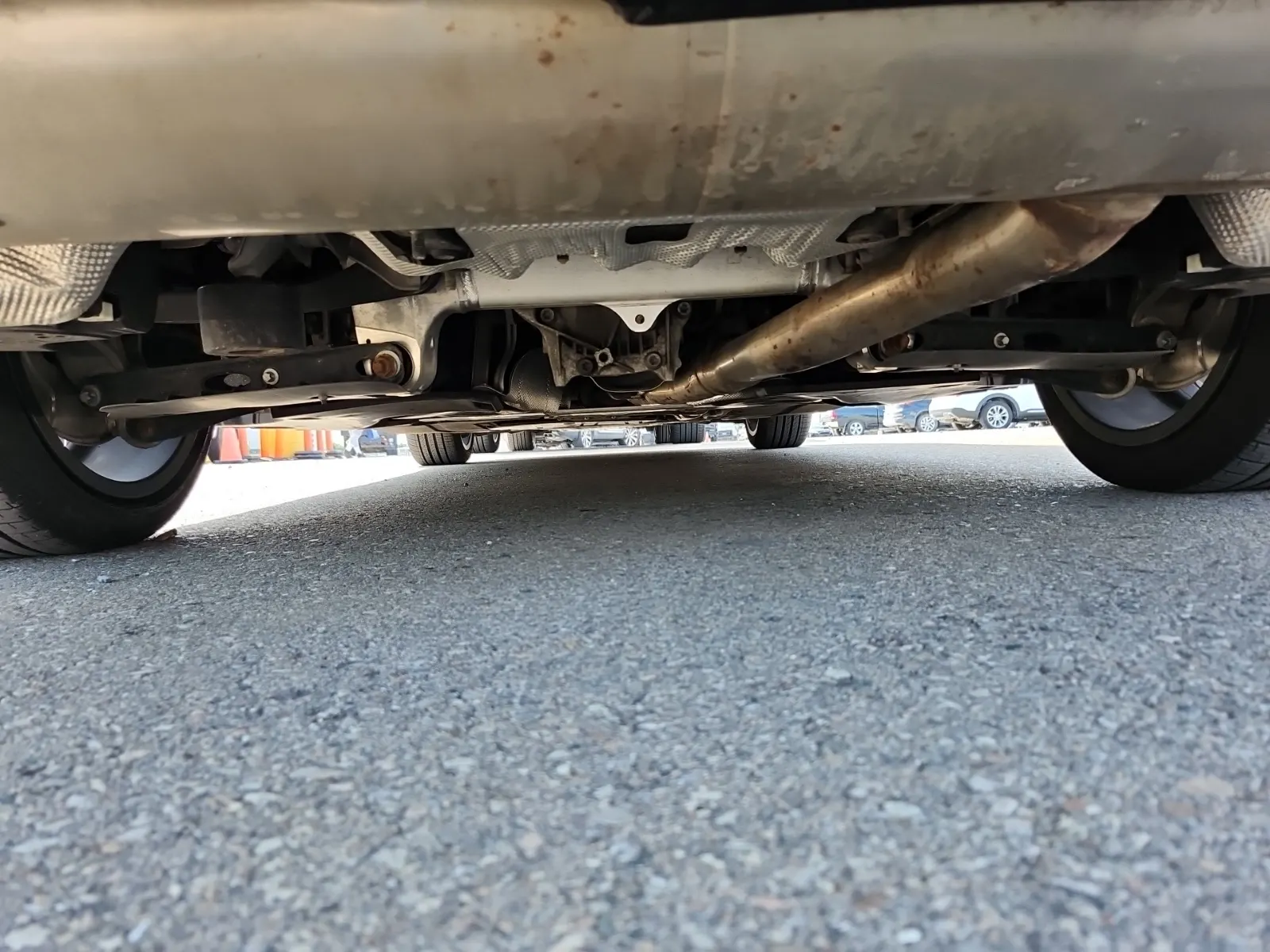 Undercarriage - Rear Photo