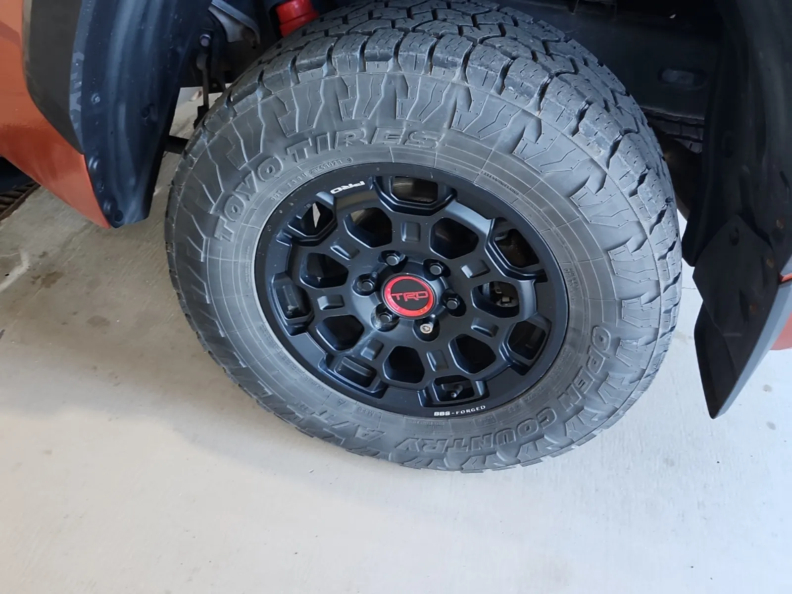 Left Rear Wheel/Tire Photo