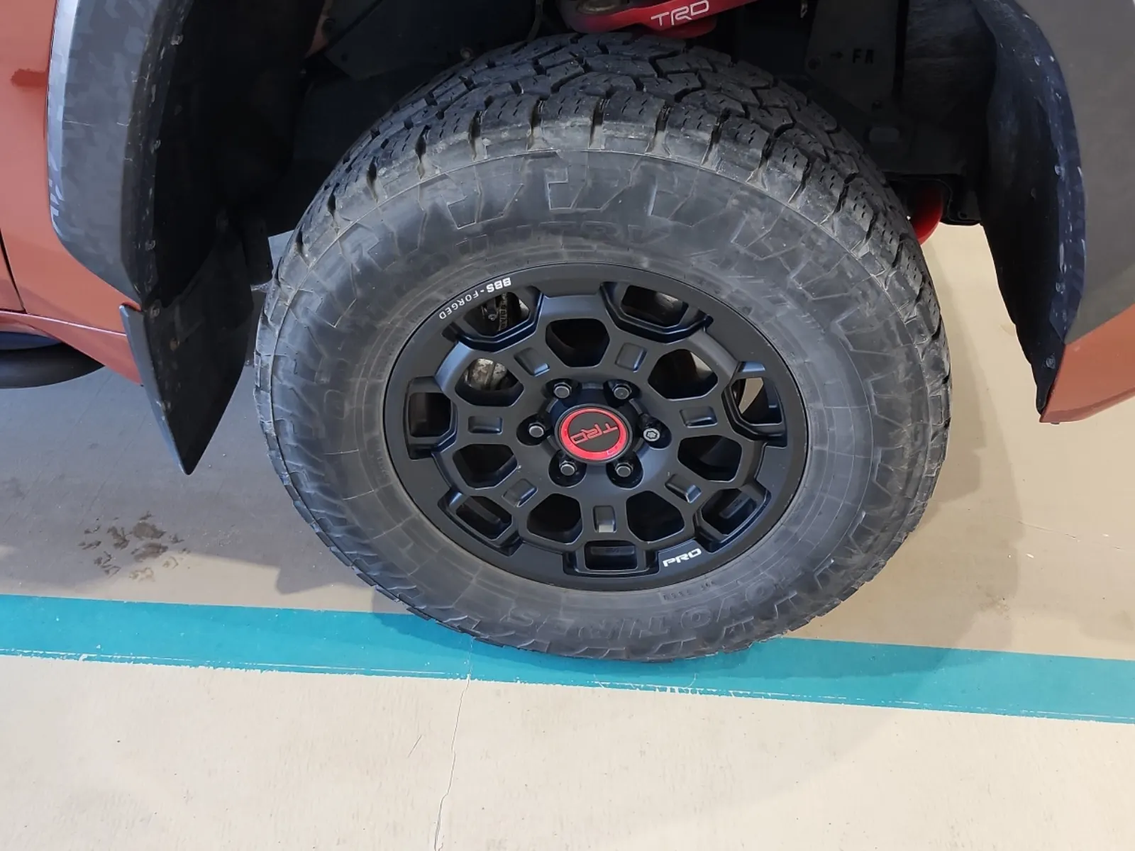 Right Front Wheel/Tire Photo