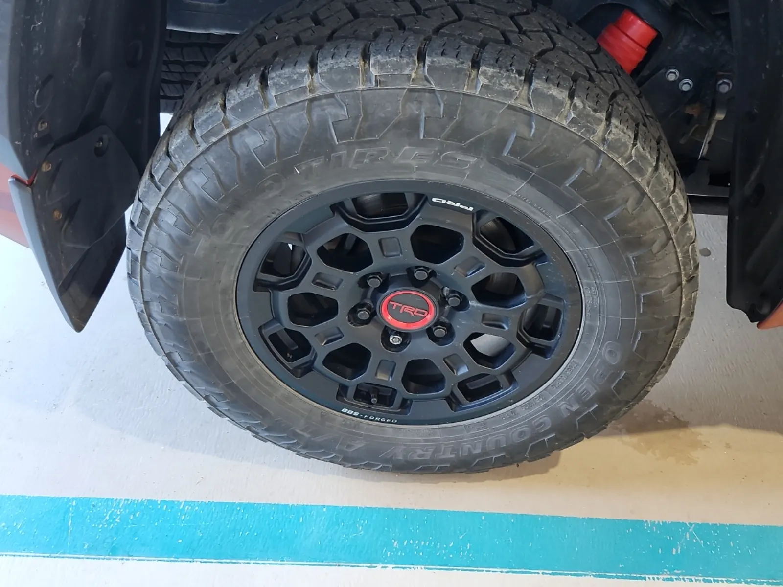 Right Rear Wheel/Tire Photo