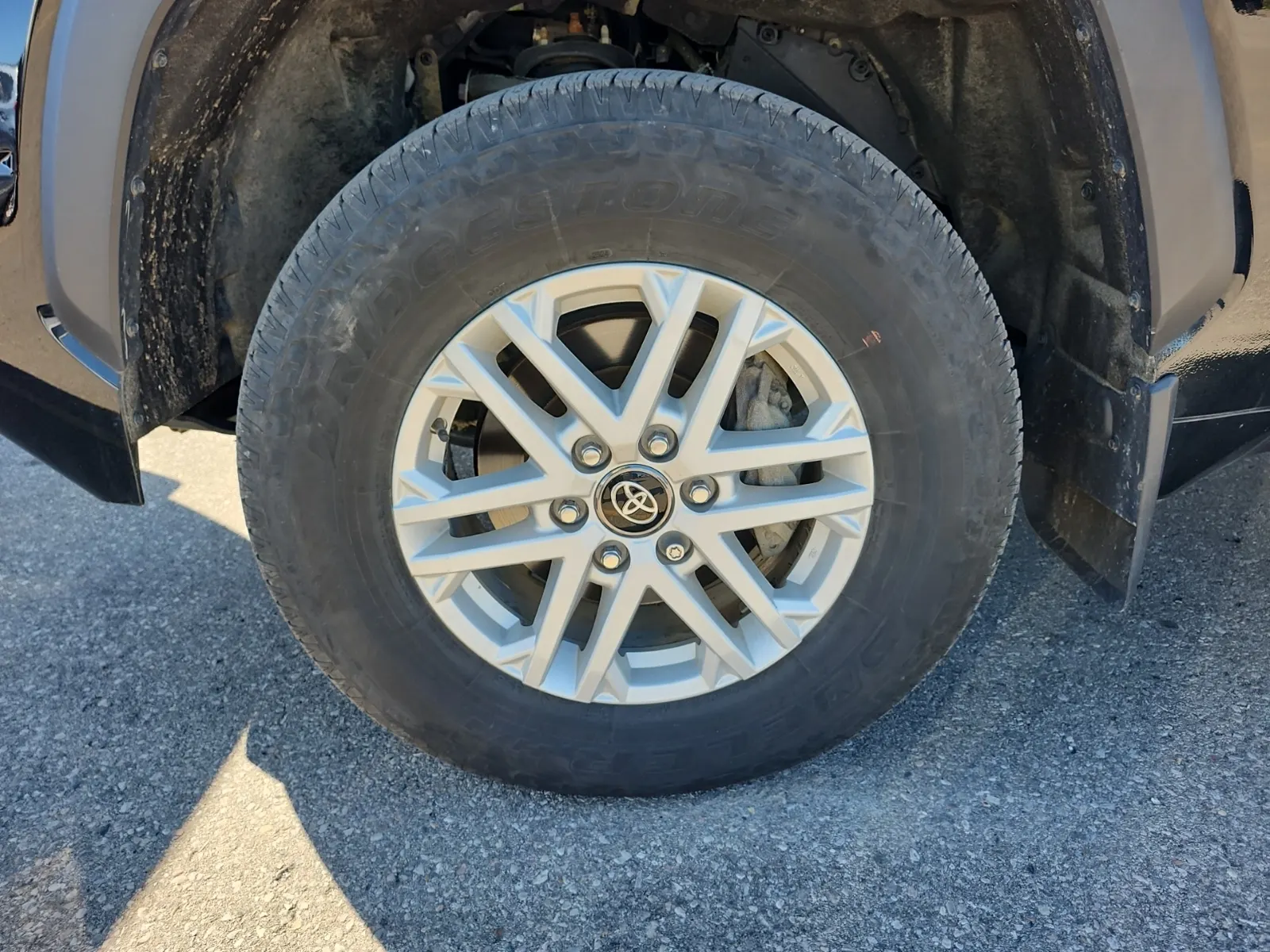 Front driver wheel/tire photo