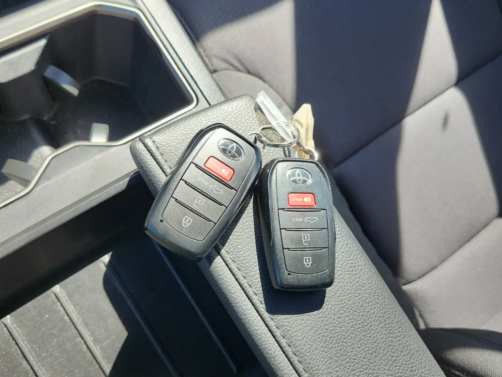 Keys/Fobs/Manual Photo