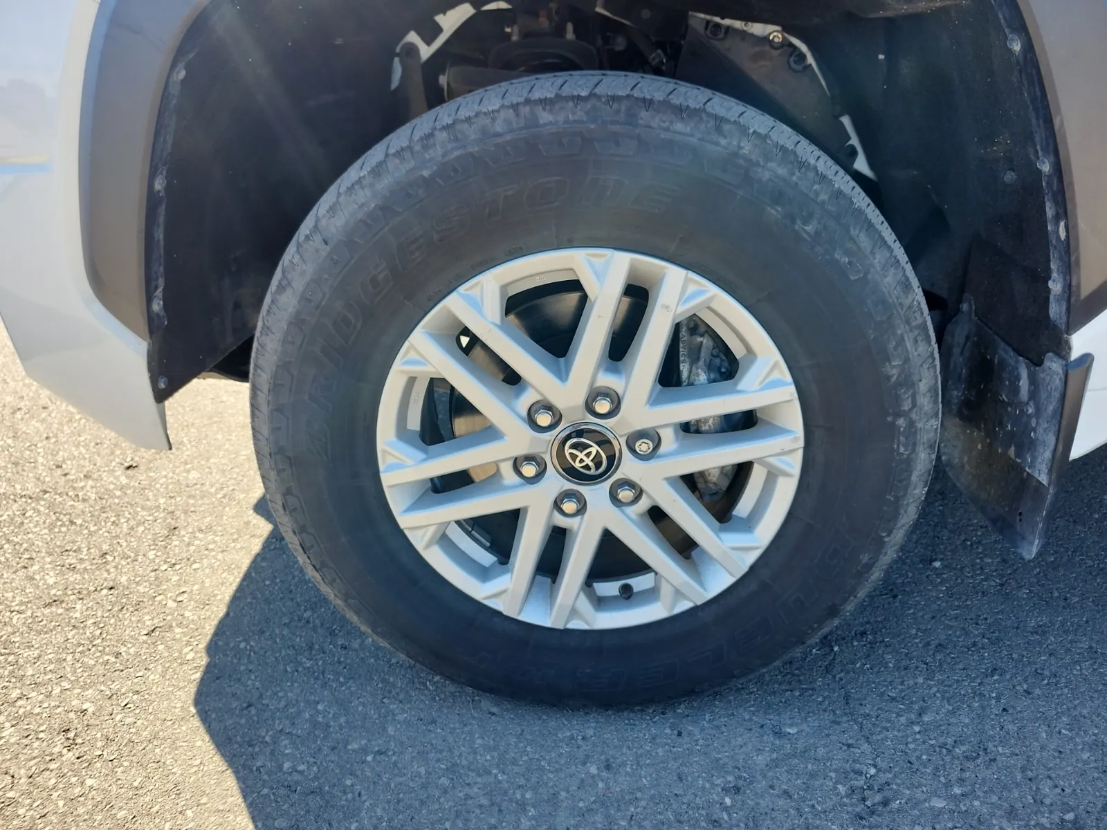 Front driver wheel/tire photo