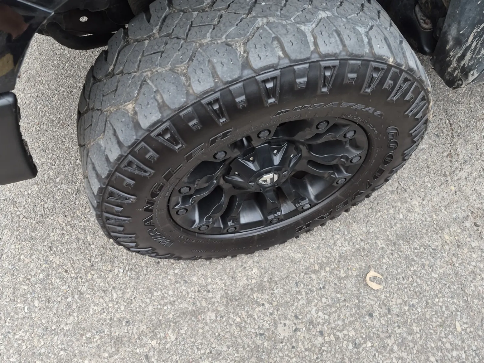 Front driver wheel/tire photo